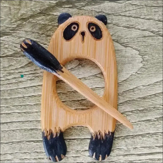 Broche en bois panda